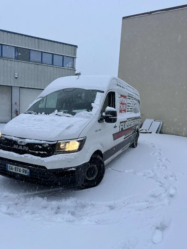 Camion-atelier Full Service Industrie sous la neige
